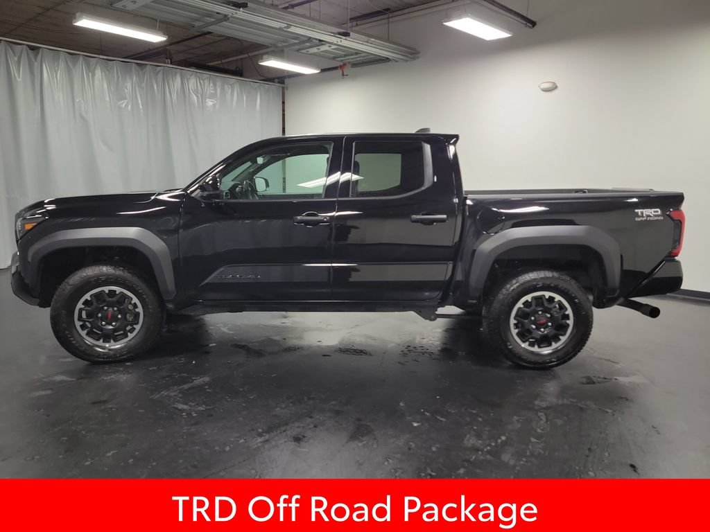 Used 2025 Toyota Tacoma TRD Off-Road AWD/4WD image 5