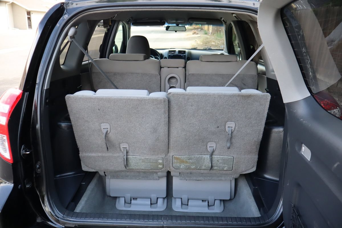 Used 2011 Toyota RAV4 4WD w/ Base L4 Extra Value Pkg image 14
