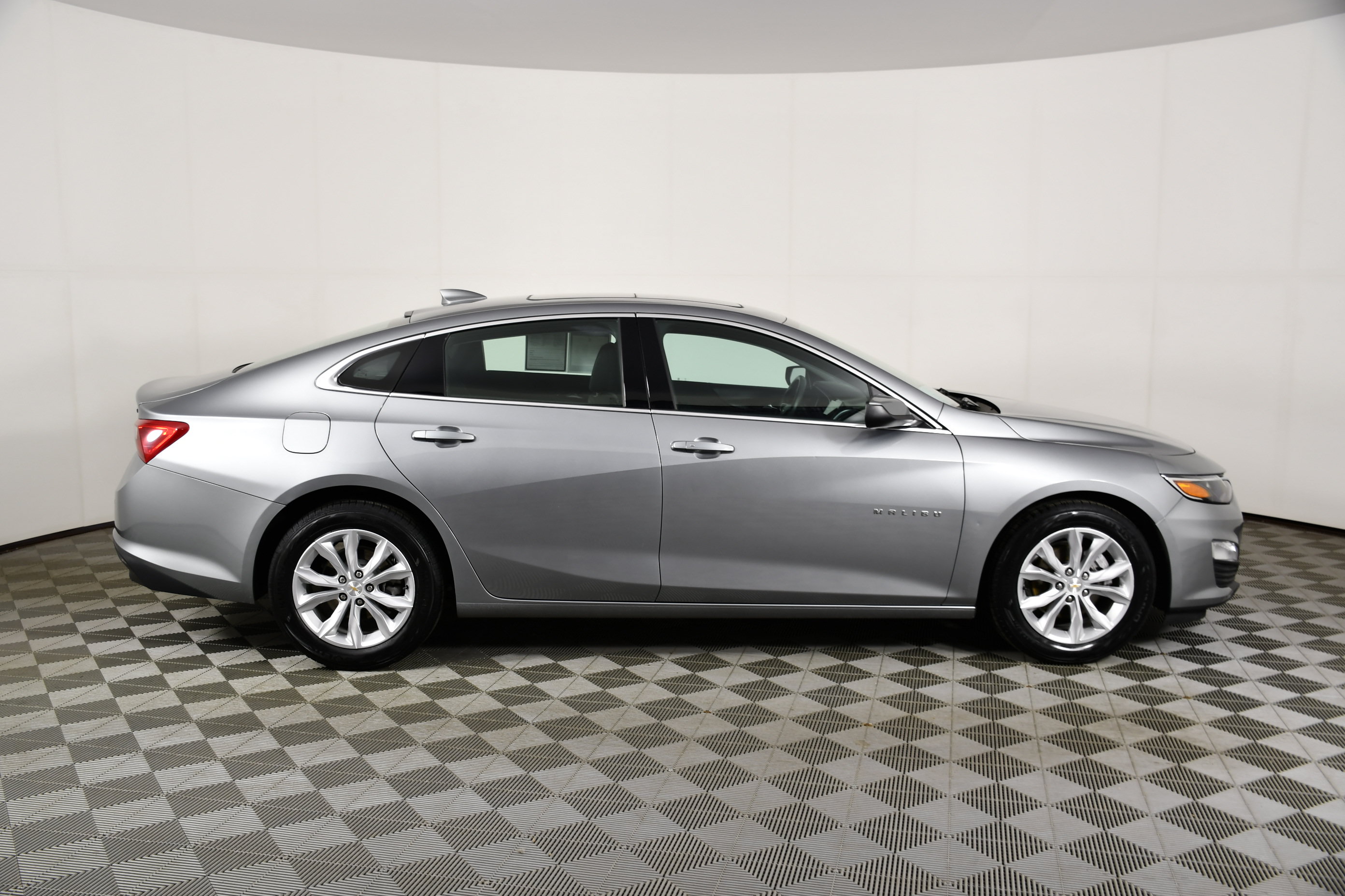 Used 2024 Chevrolet Malibu LT FWD image 5