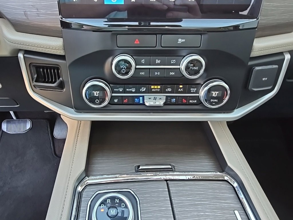 Used 2023 Ford Expedition Limited image 17