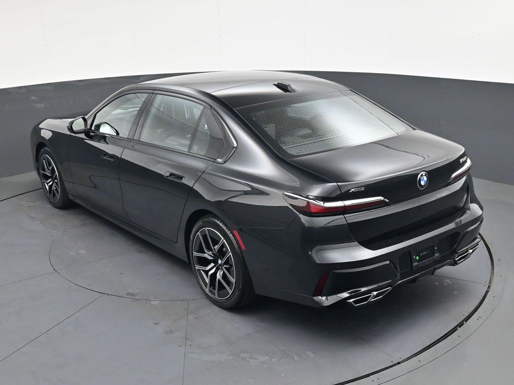 Used 2025 BMW 760i xDrive w/ Luxury Rear Seating Package AWD/4WD image 21