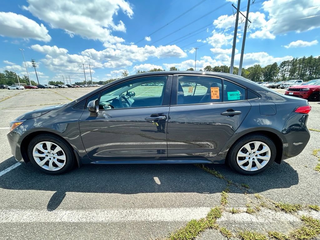 Used 2025 Toyota Corolla LE FWD image 5