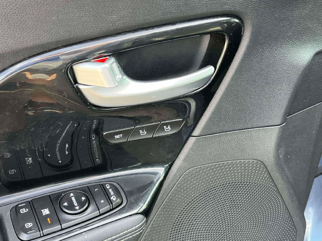Used 2022 Kia Niro EX Premium FWD image 13