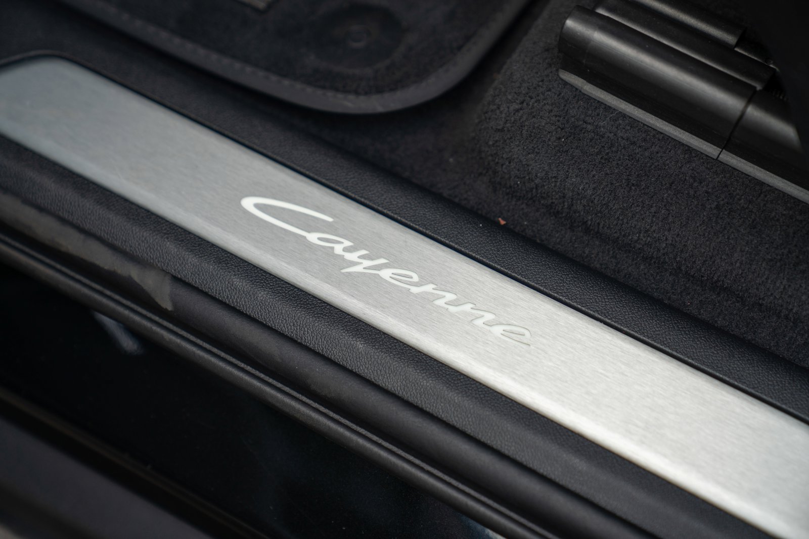 Certified 2025 Porsche Cayenne E-Hybrid AWD/4WD image 12