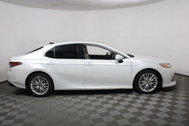 Used 2020 Toyota Camry XLE image 8