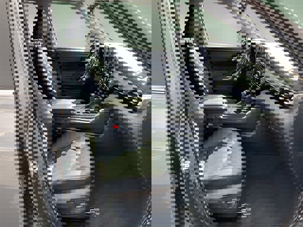 Used 2024 Toyota Highlander XLE image 22