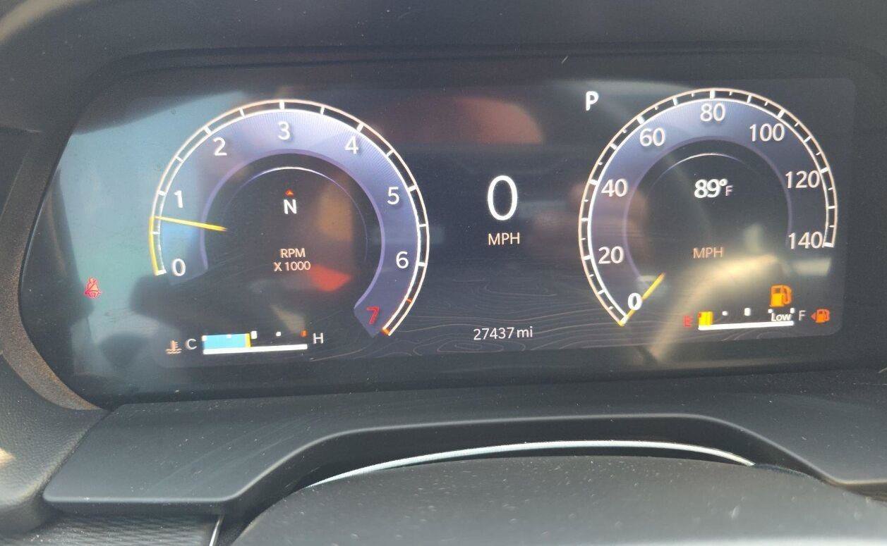 Used 2024 Jeep Grand Cherokee Laredo X RWD image 11