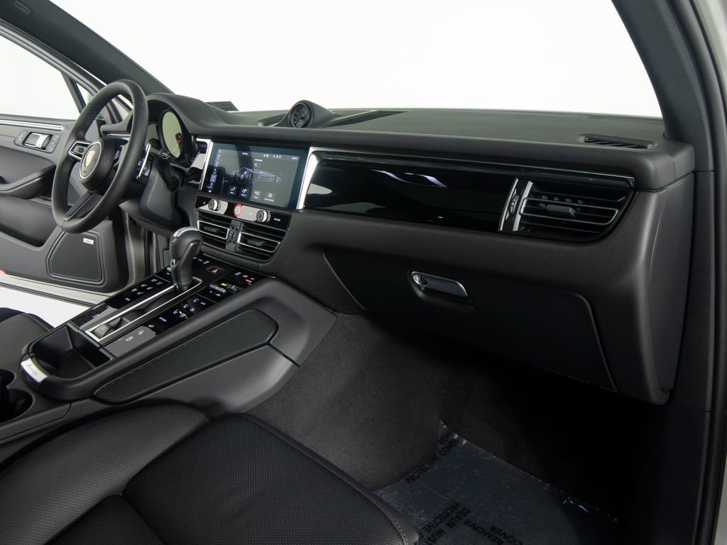 New 2026 Porsche Macan AWD/4WD image 33