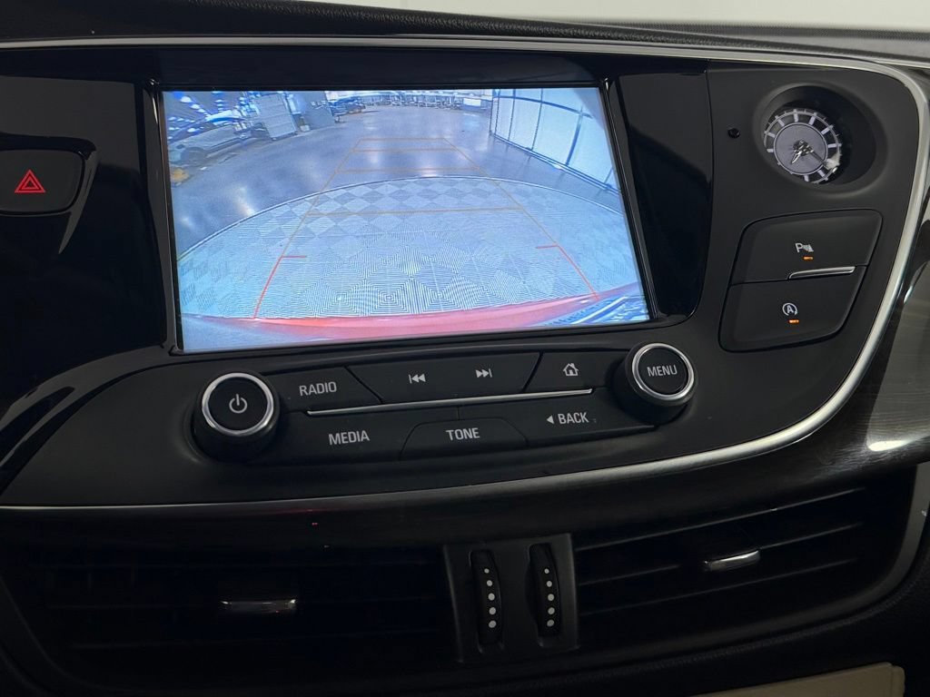 Used 2020 Buick Envision Essence FWD image 18