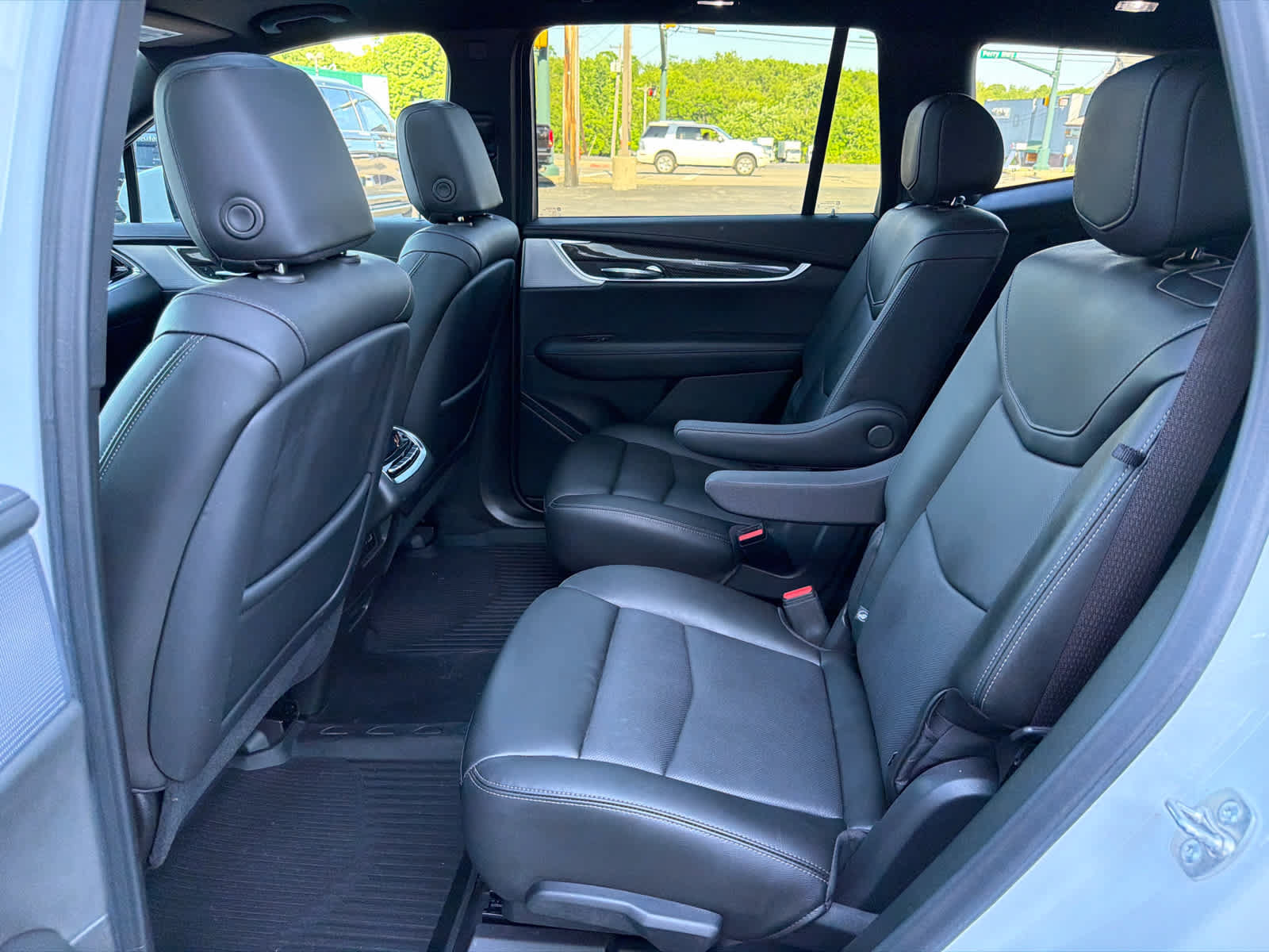 Used 2024 Cadillac XT6 Sport w/ LPO, ONYX Package AWD/4WD image 8