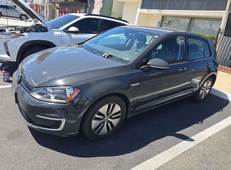 Used 2016 Volkswagen e-Golf SE FWD image 3