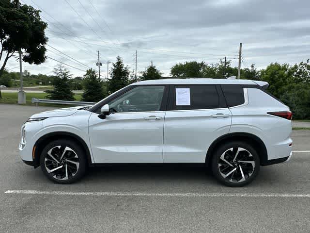Used 2024 Mitsubishi Outlander SE AWD/4WD image 2