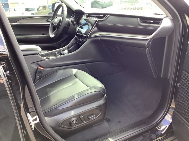 Used 2024 Jeep Grand Cherokee Limited RWD image 36