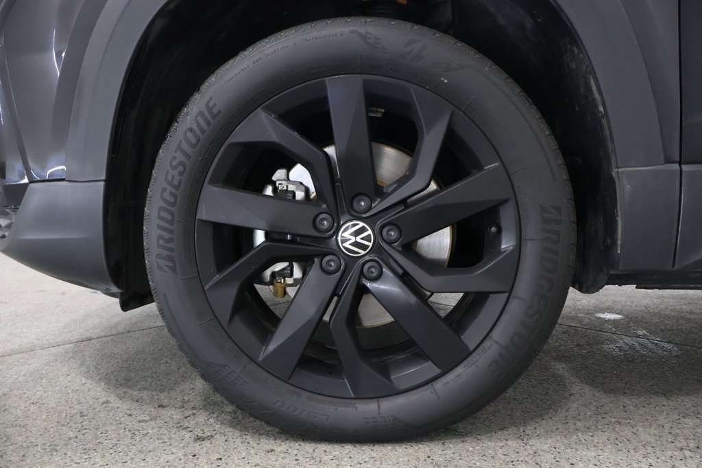 Used 2023 Volkswagen Taos SE w/ Panoramic Sunroof Package image 5