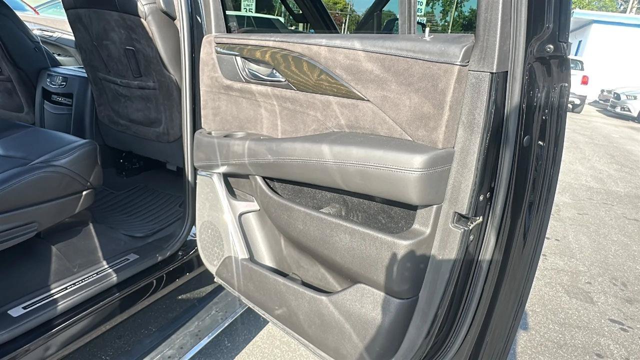 Used 2016 Cadillac Escalade ESV Platinum AWD/4WD image 33