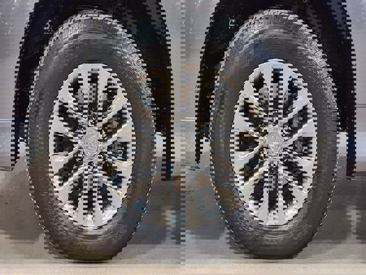 Used 2017 Lexus GX 460 Luxury w/ Preferred Accessory Package image 25