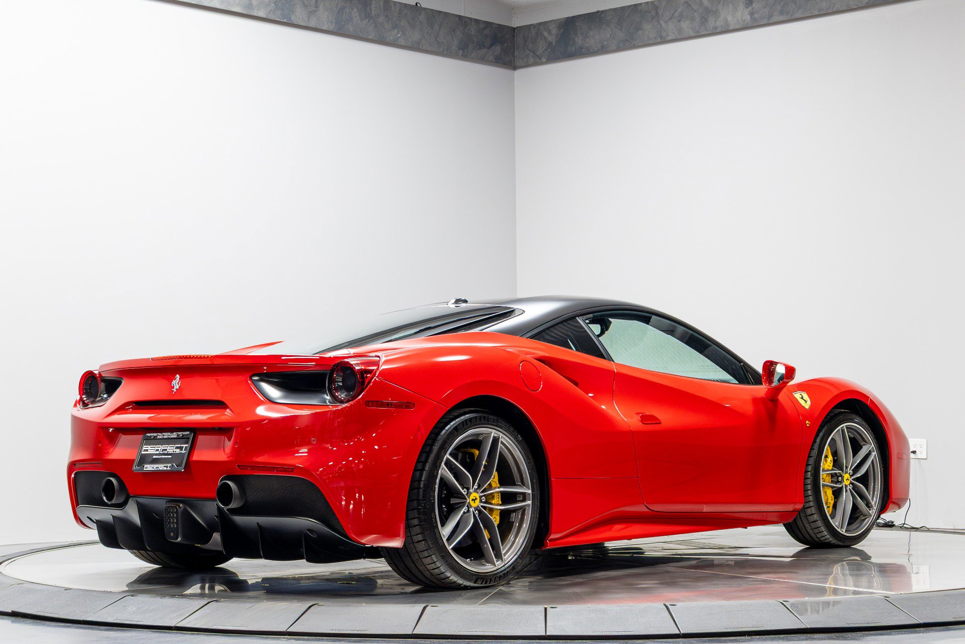 Used 2018 Ferrari 488 GTB image 17