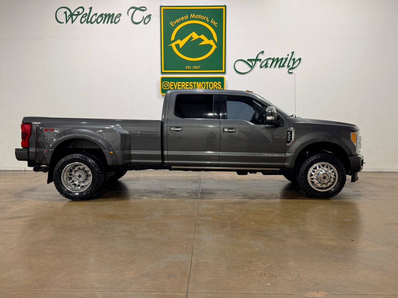 Used 2018 Ford F350 Platinum w/ Platinum Ultimate Package AWD/4WD image 9