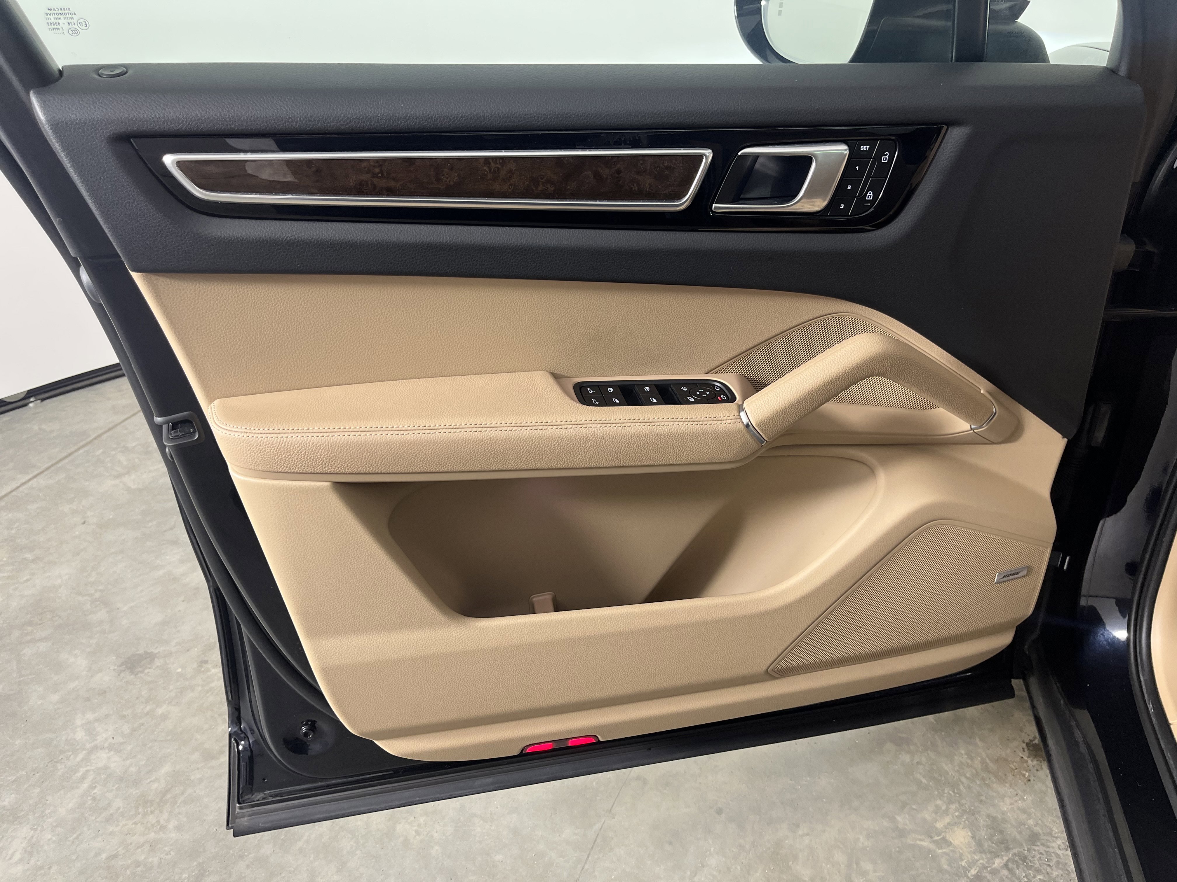 Used 2023 Porsche Cayenne image 18