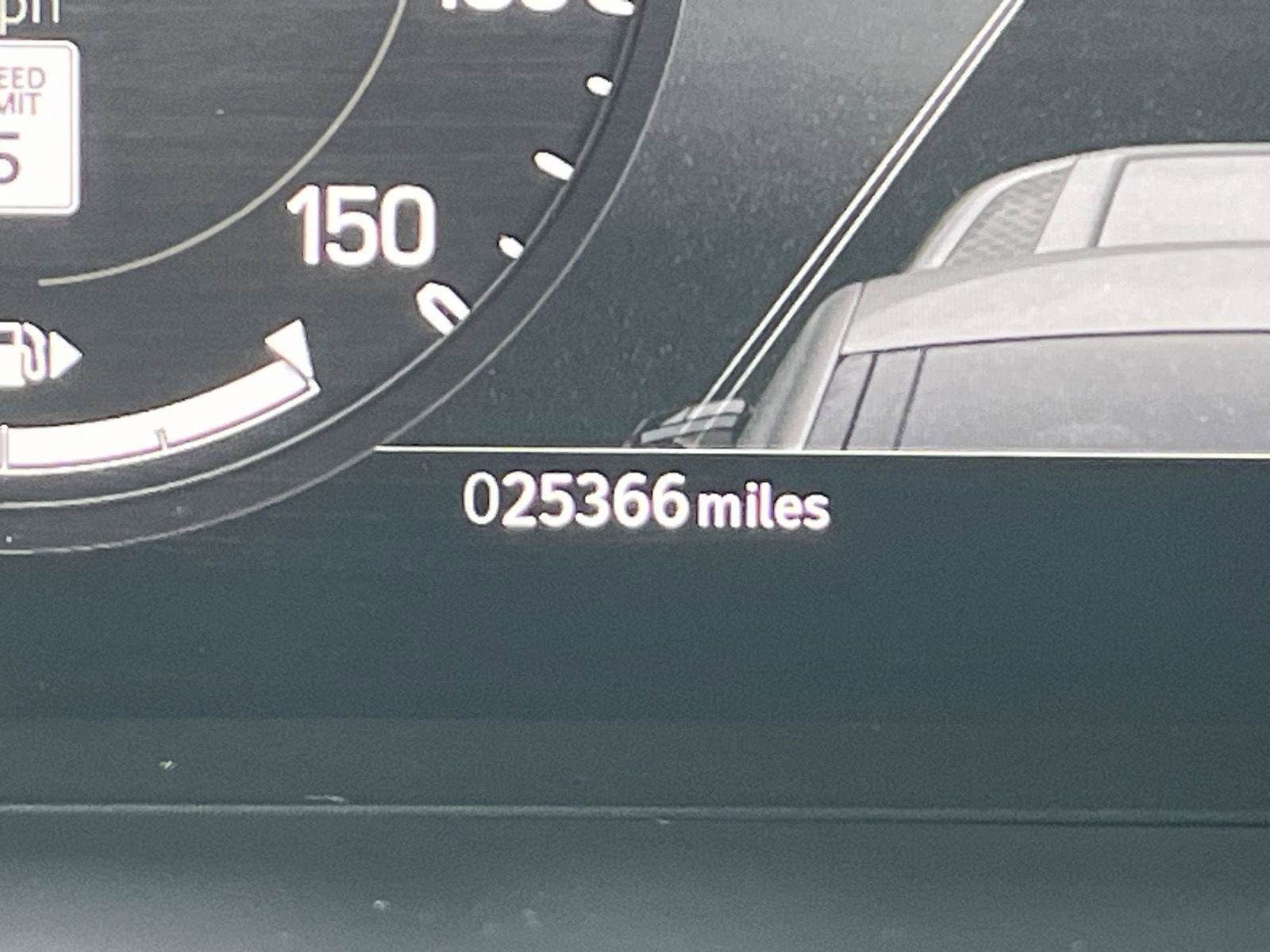 Used 2023 Land Rover Defender 110 X-Dynamic SE image 25