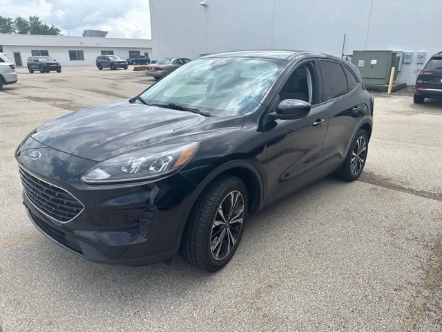 Used 2021 Ford Escape SE w/ SE Sport Appearance Package AWD/4WD image 2