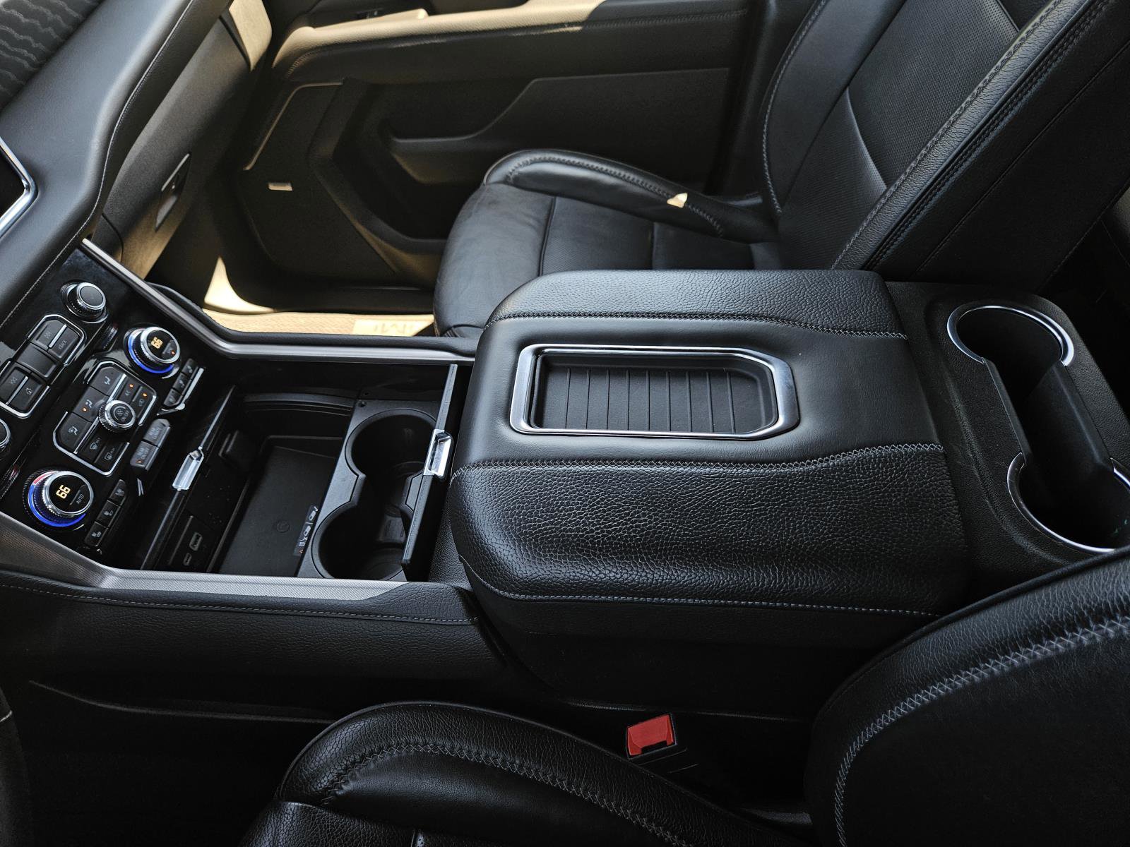 Used 2024 GMC Yukon XL Denali AWD/4WD image 28