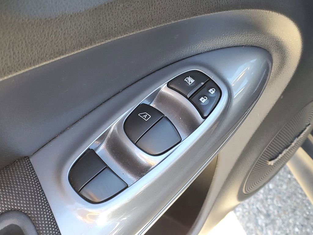 Used 2015 Nissan Juke SV w/ Technology Package image 9