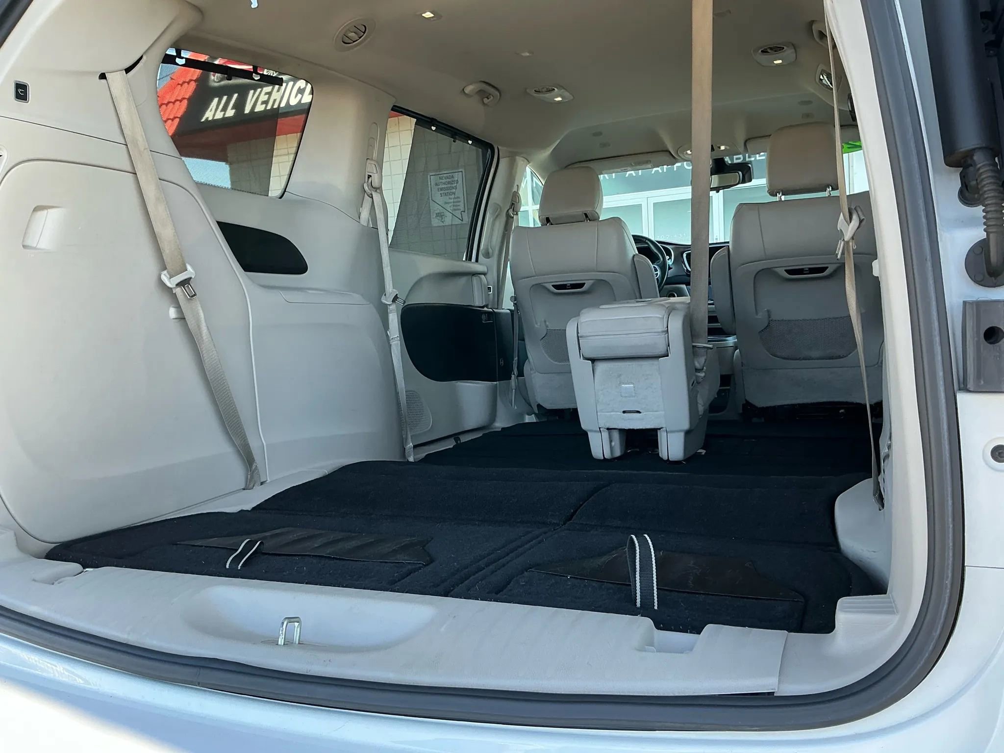 Used 2018 Chrysler Pacifica Touring-L w/ Advanced Safetytec Group image 7