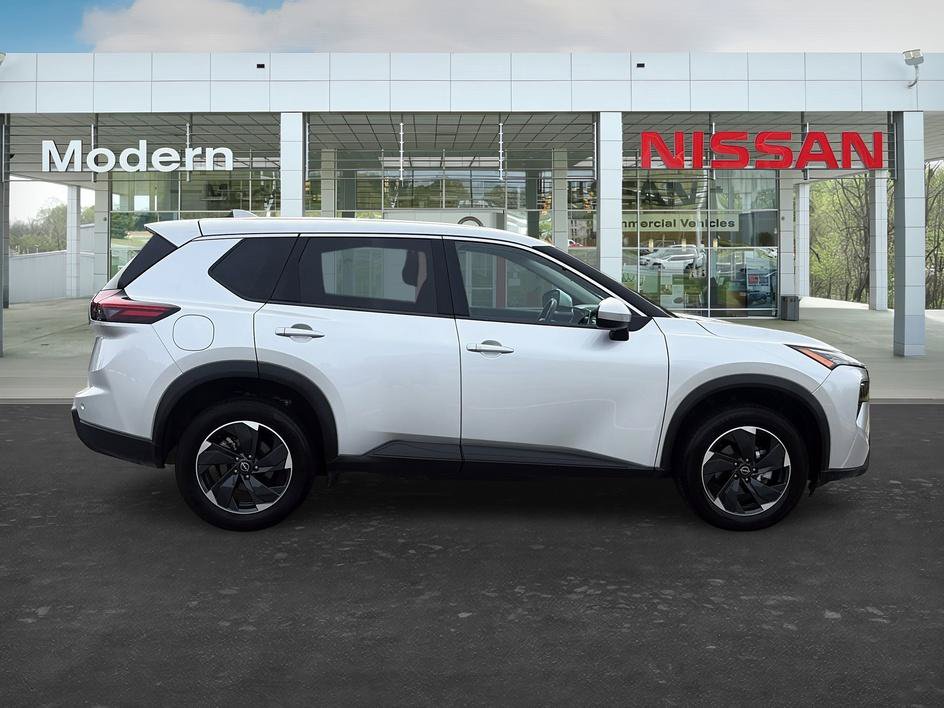 Certified 2025 Nissan Rogue SV AWD/4WD image 6