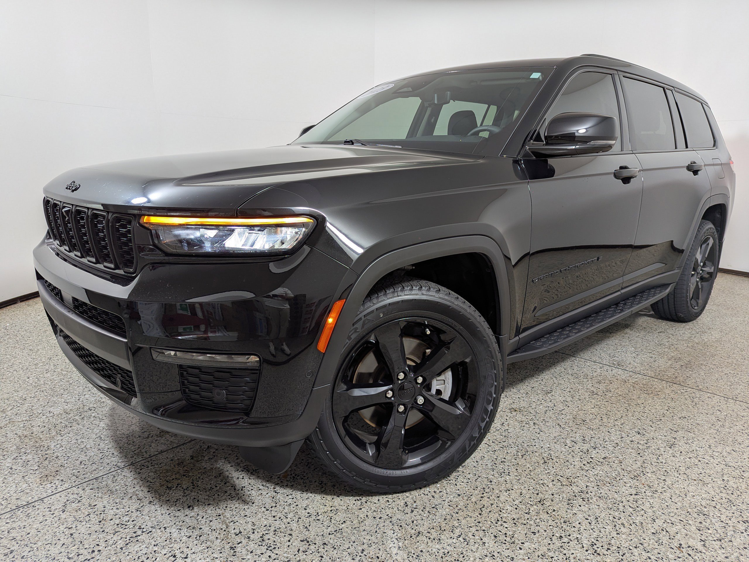 Used 2023 Jeep Grand Cherokee L Limited w/ Luxury Tech Group II AWD/4WD image 19