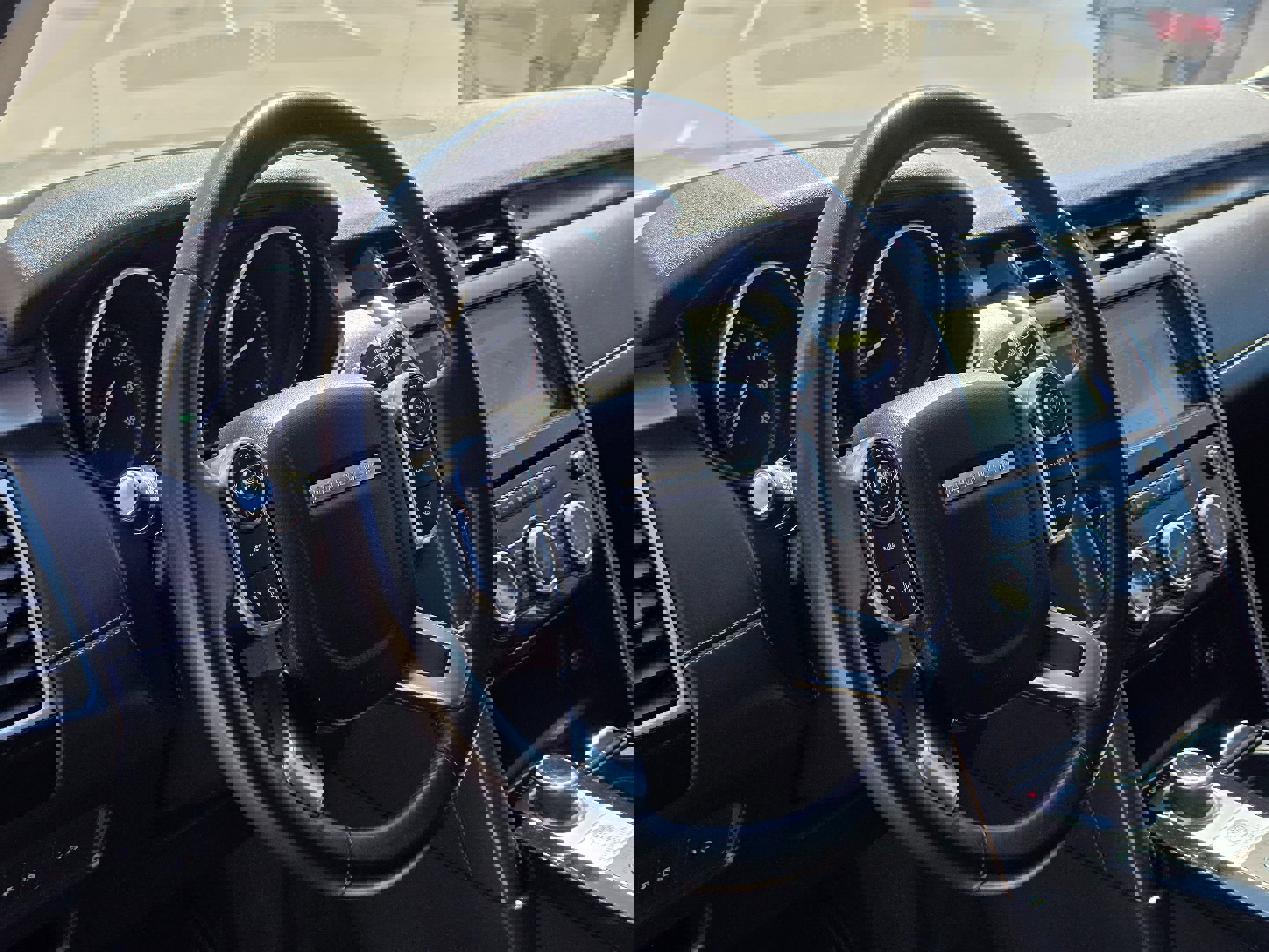 Used 2017 Land Rover Discovery First Edition image 15