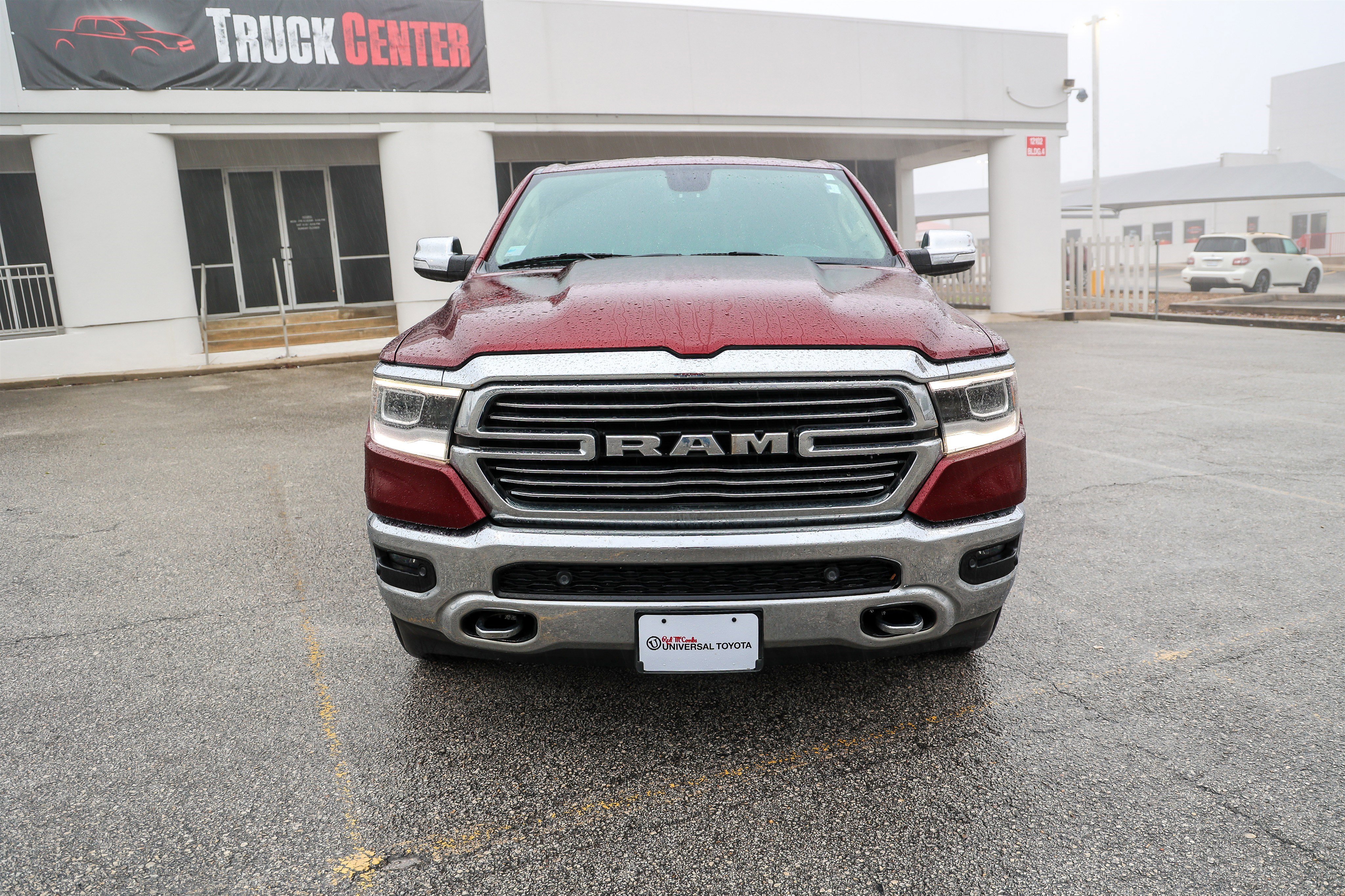 Used 2019 RAM 1500 Laramie AWD/4WD image 3