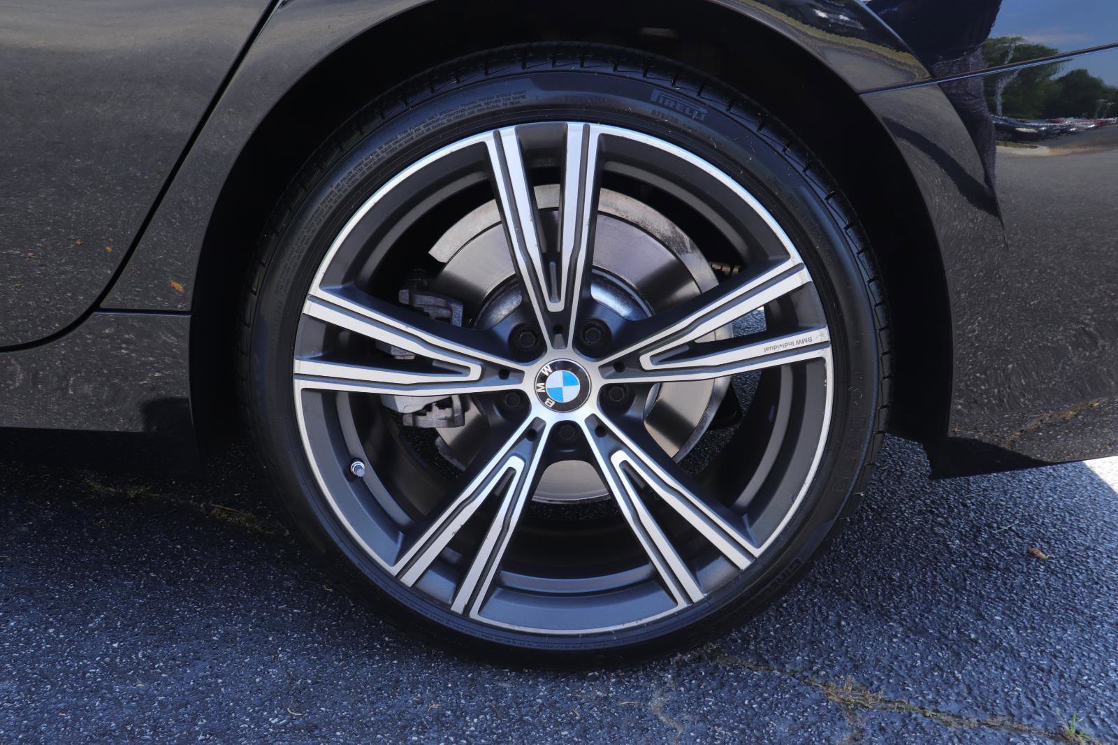 Used 2024 BMW 330i Sedan w/ Premium Package image 11