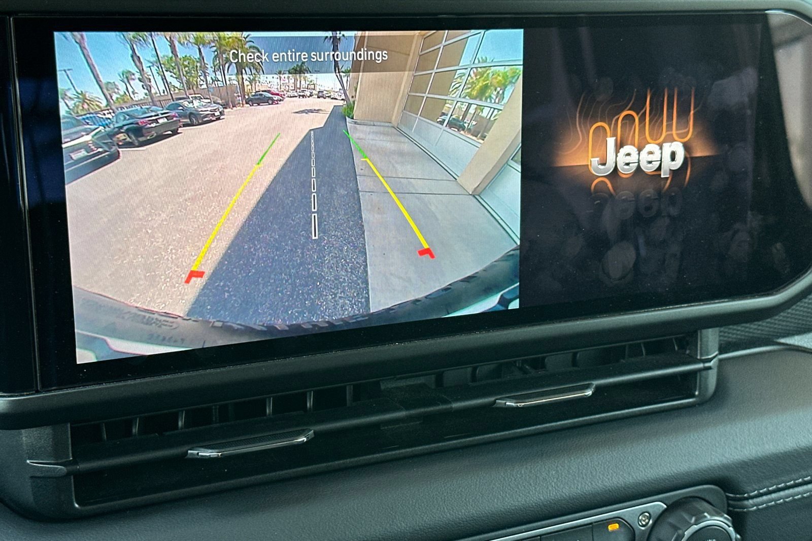 Used 2025 Jeep Wrangler Unlimited Rubicon AWD/4WD image 19