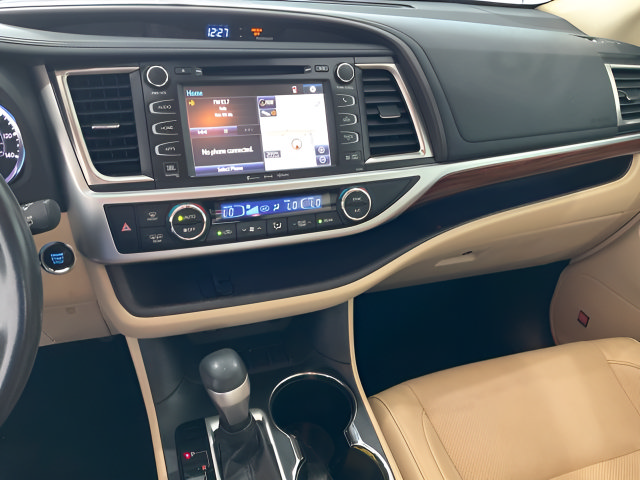 Used 2019 Toyota Highlander Limited FWD image 18