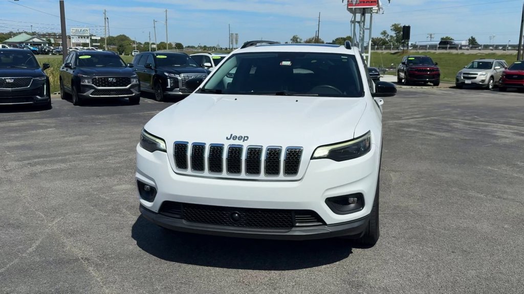 Used 2022 Jeep Cherokee Latitude Lux w/ Sun & Sound Group AWD/4WD image 2