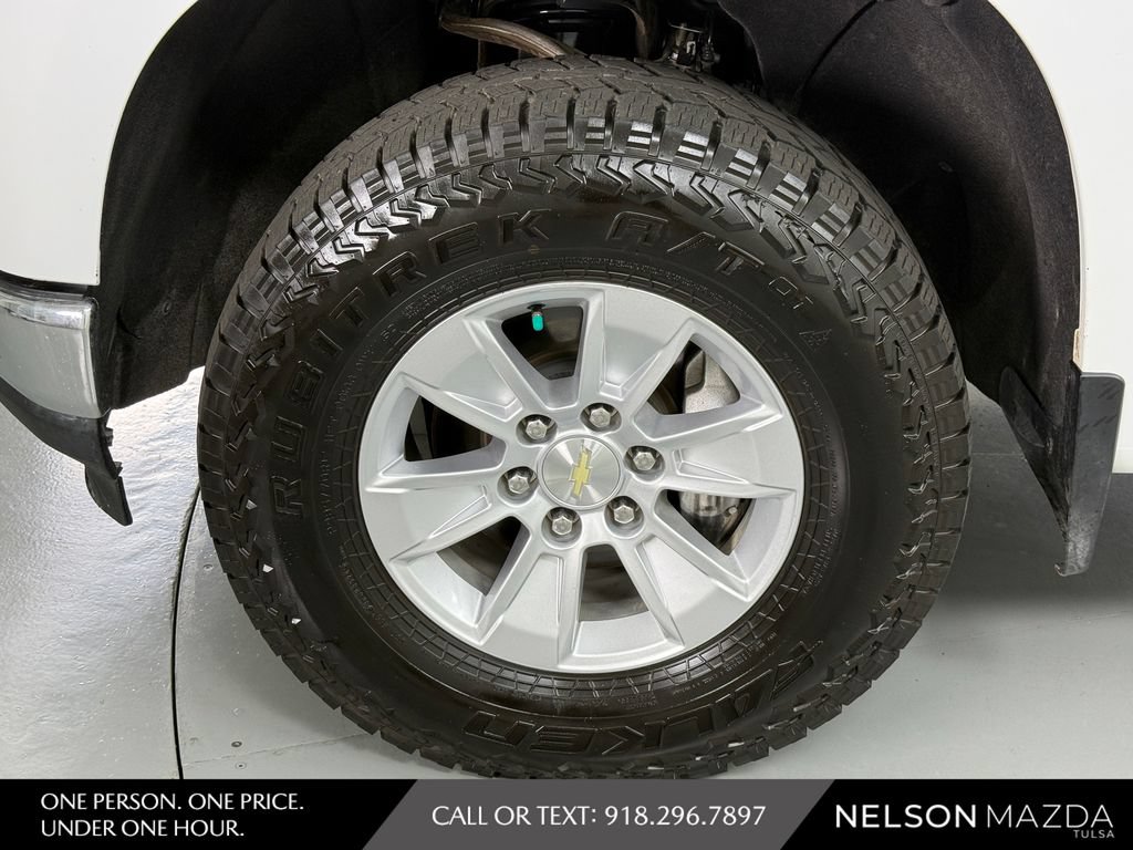 Used 2020 Chevrolet Silverado 1500 LT w/ Convenience Package AWD/4WD image 13