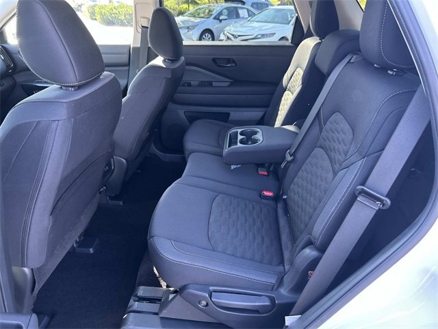 Used 2025 Nissan Pathfinder SV image 19