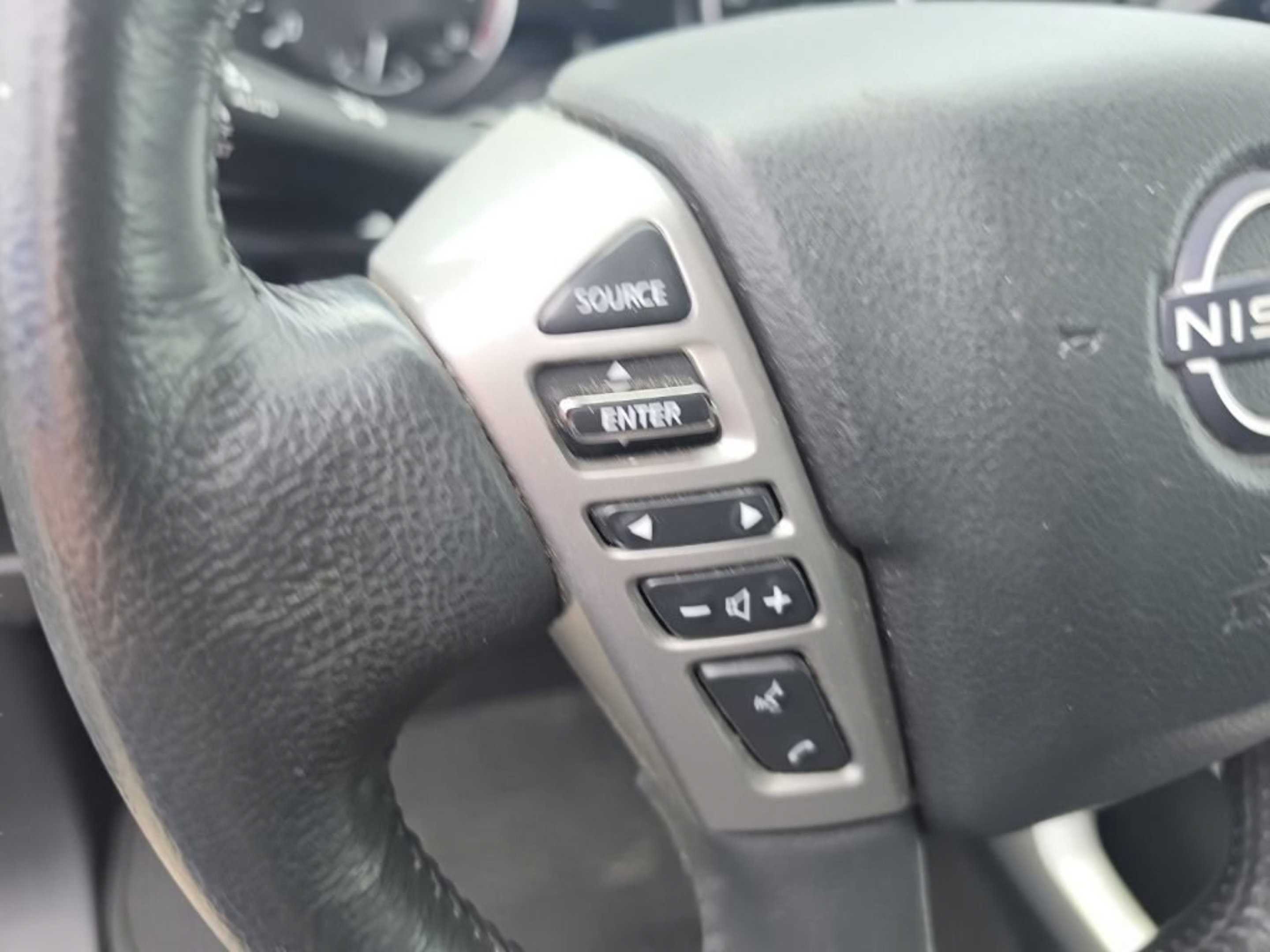 Used 2024 Nissan Titan SV w/ SV Convenience Package AWD/4WD image 14