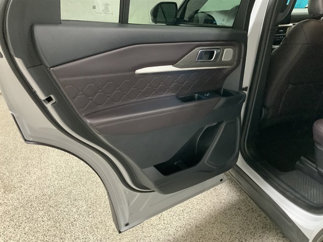 Used 2025 Ford Explorer Platinum w/ LUX Leather Package image 17