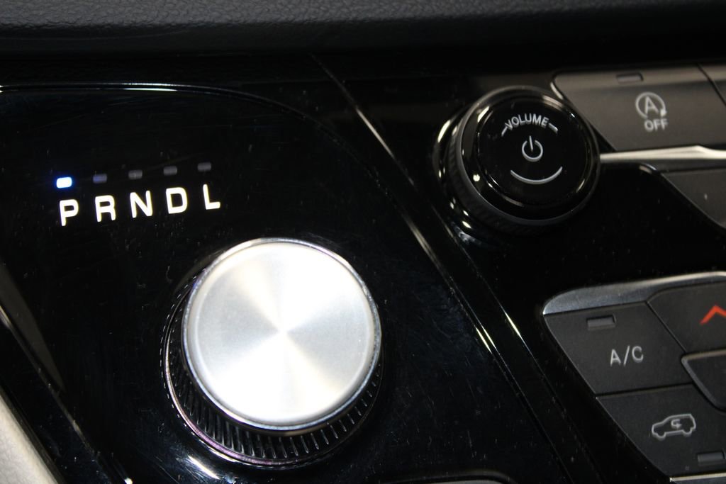 Used 2023 Chrysler Voyager LX image 39