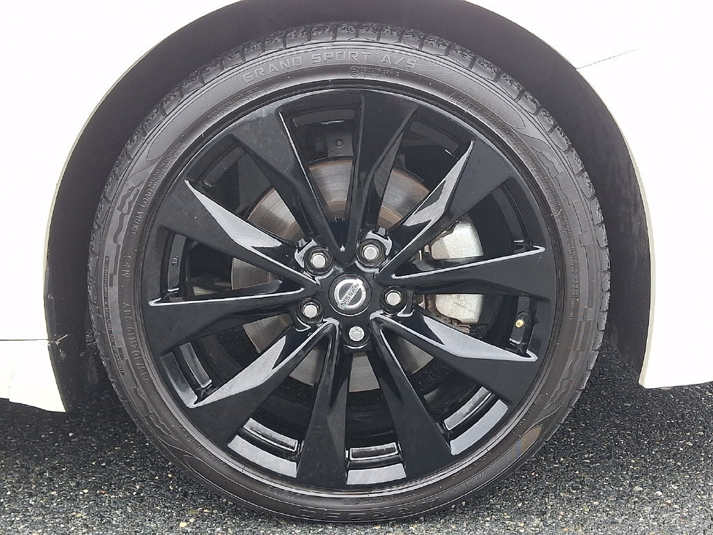 Used 2022 Nissan Maxima SR w/ Sport Mat Group FWD image 8