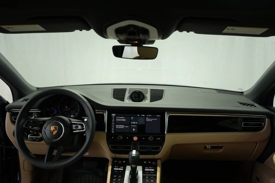 Certified 2026 Porsche Macan AWD/4WD image 15