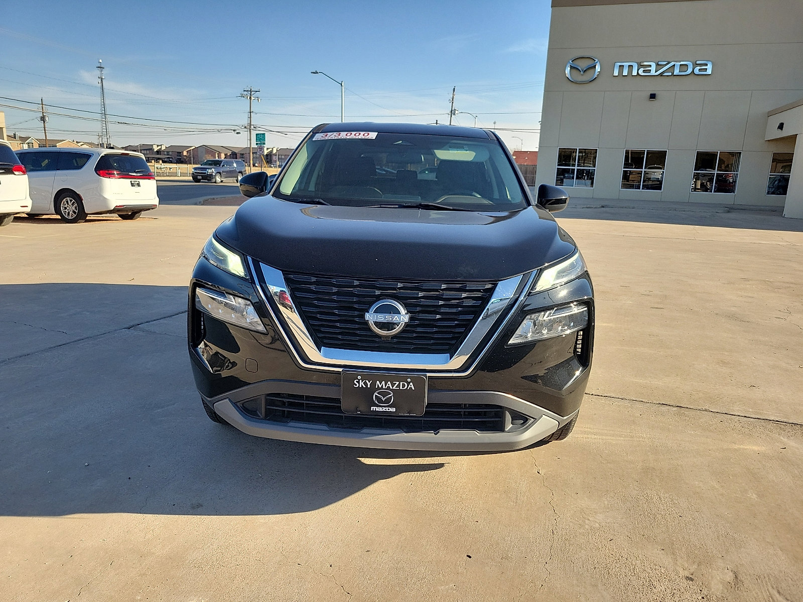 Used 2023 Nissan Rogue SV image 2
