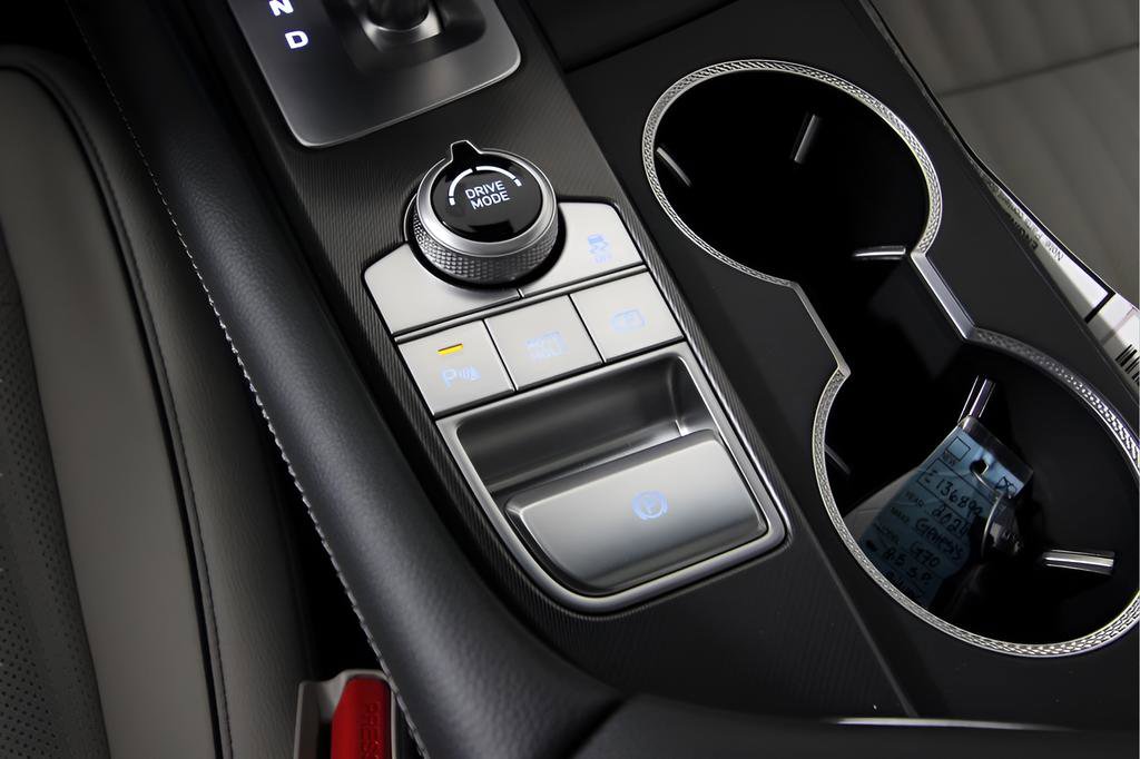 Used 2024 Genesis G70 2.5T w/ Sport Prestige Package image 34