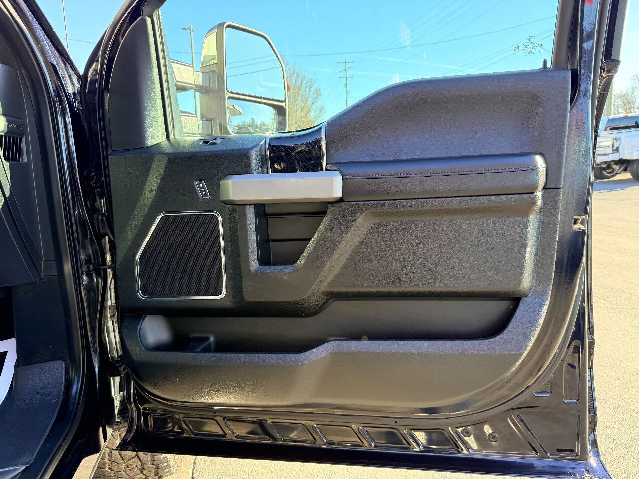 Used 2021 Ford F250 Platinum w/ FX4 Off-Road Package image 38