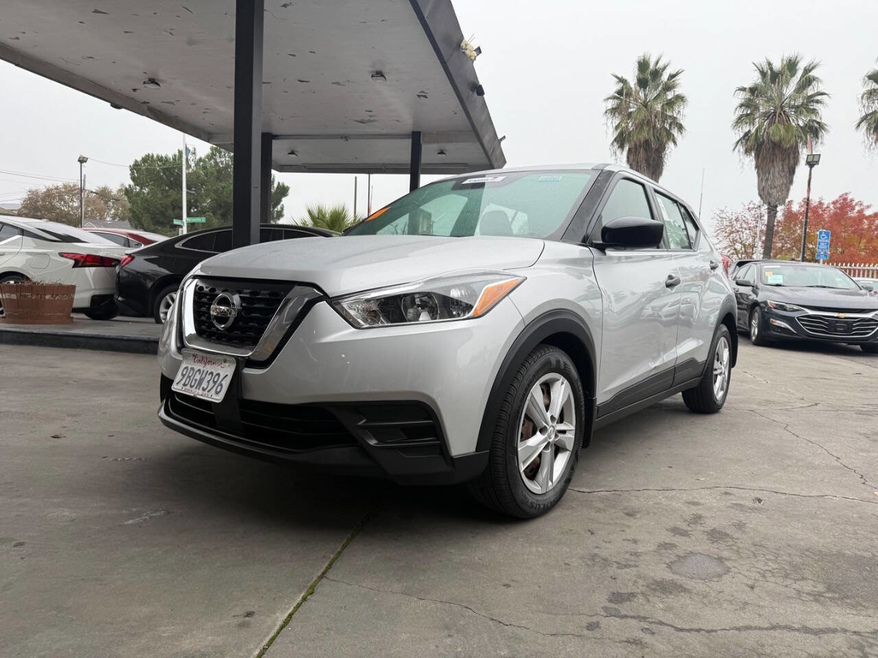 Used 2020 Nissan Kicks S image 2