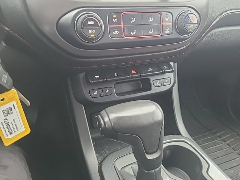 Used 2015 GMC Canyon SLE w/ All-Terrain Package AWD/4WD image 16
