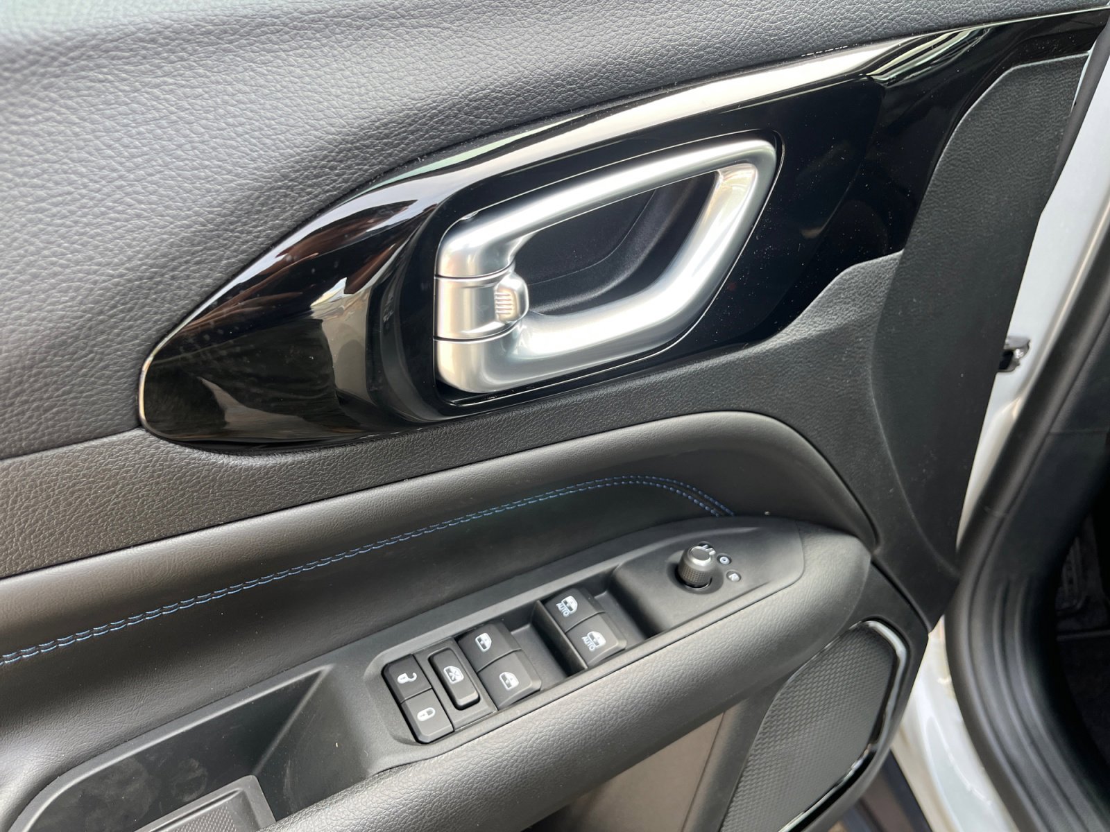 New 2026 Jeep Compass Latitude image 14