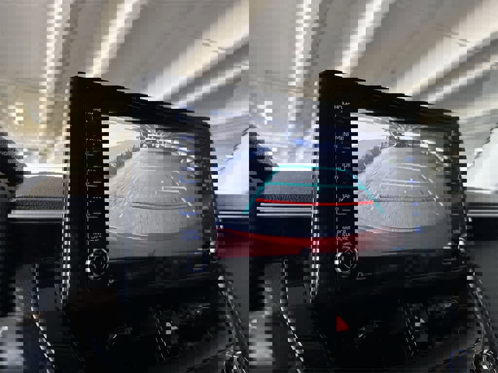 Used 2022 Toyota Corolla Cross LE image 19